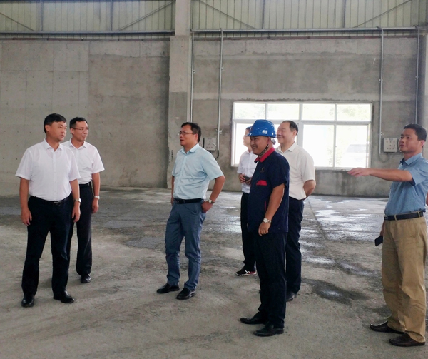 集團公司黨委委員、股份公司黨委書記、總經(jīng)理蔣培進到矸石項目部...