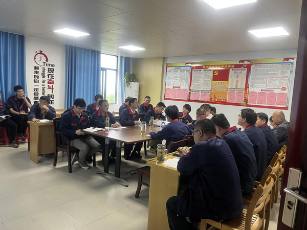 王伍升到建材研究室、建材公司調(diào)研