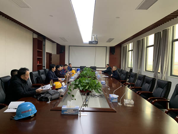 公司領(lǐng)導(dǎo)到江西匯盈電解項(xiàng)目指導(dǎo)工作 公司領(lǐng)導(dǎo)到江西匯盈電解項(xiàng)目指導(dǎo)工作