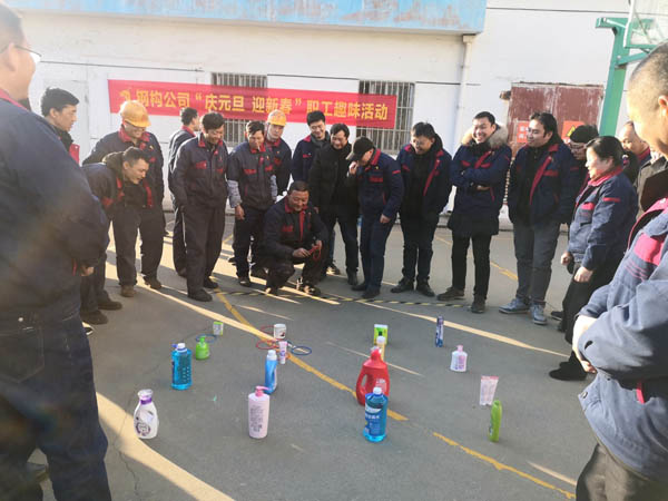 基層黨支部開(kāi)展“慶元旦 迎新春”趣味套圈活動(dòng) 基層黨支部開(kāi)展“慶元旦 迎新春”趣味套圈活動(dòng)