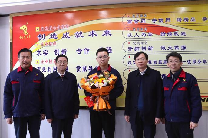 王伍升慰問(wèn)公司集團(tuán)公司專(zhuān)家人才 王伍升慰問(wèn)公司集團(tuán)公司專(zhuān)家人才